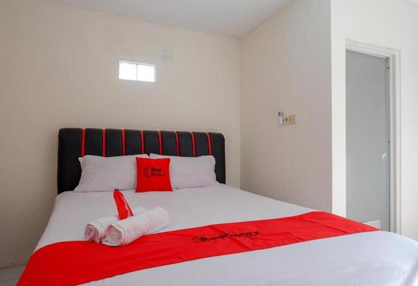 Номер Economy, Reddoorz Syariah Near Gor Satria 4
