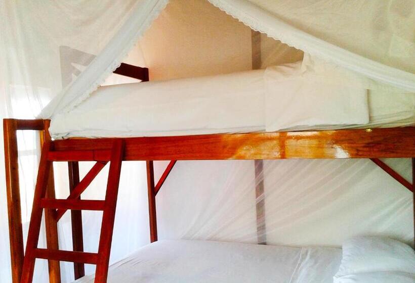 Трехместный Номер Стандарт Вид на Сад, Cabañas El Manglar