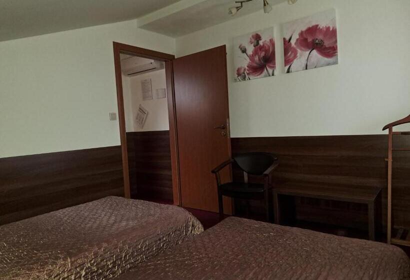 חדר סטנדרט לשלושה, Penzion Kozak B&b