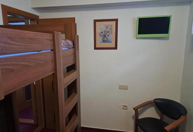 חדר סטנדרט לארבעה, Penzion Kozak B&b