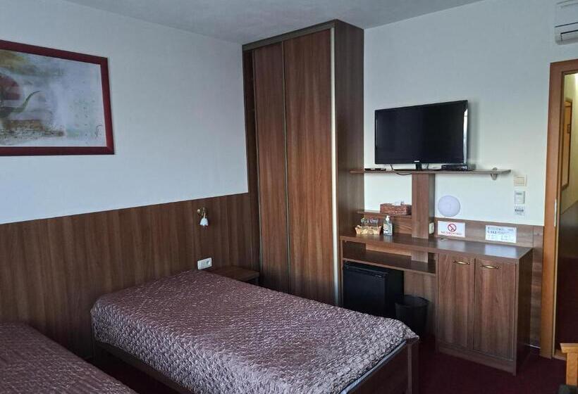 חדר סטנדרט לארבעה, Penzion Kozak B&b