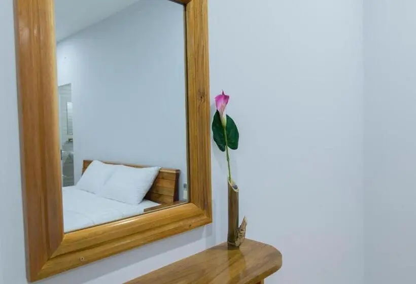خانه یا کلبه ی ییلاقی با نمای استخر, Gecko House
