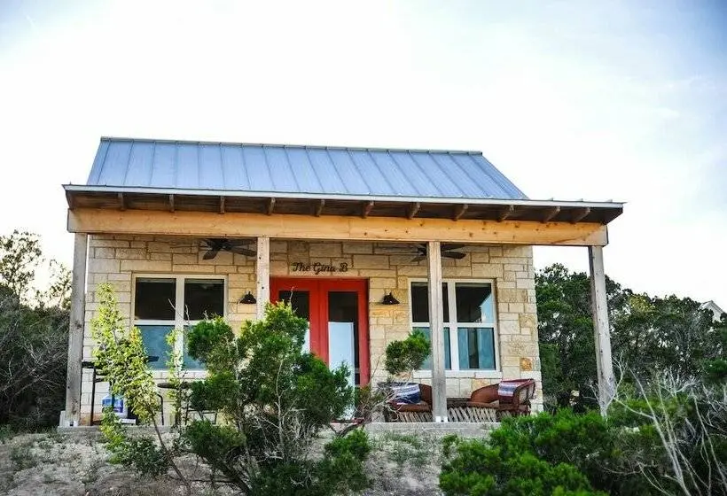 プレミアムスタジオ, Hill Country Casitas