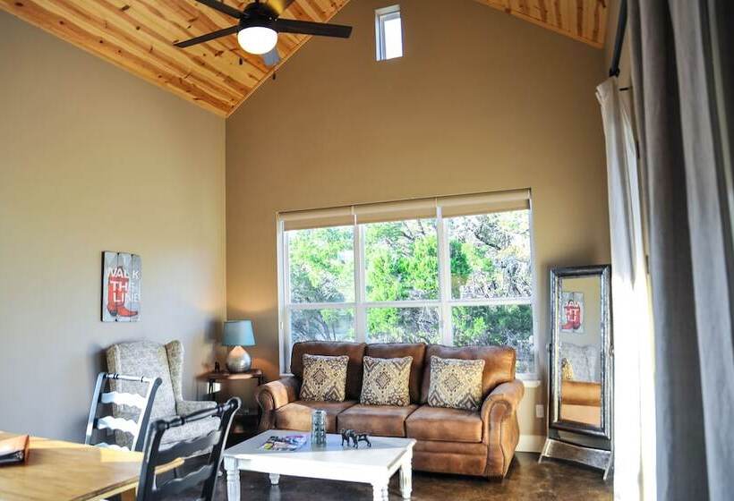 침실 1개 주택, Hill Country Casitas