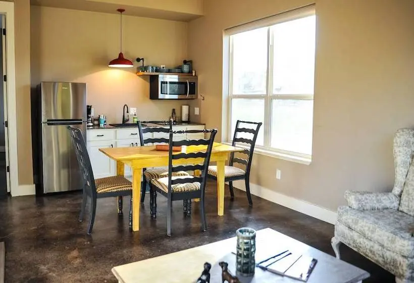 1ベッドルームハウス, Hill Country Casitas