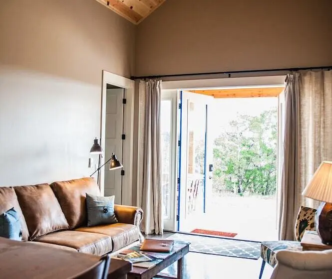 2ベッドルームハウス, Hill Country Casitas