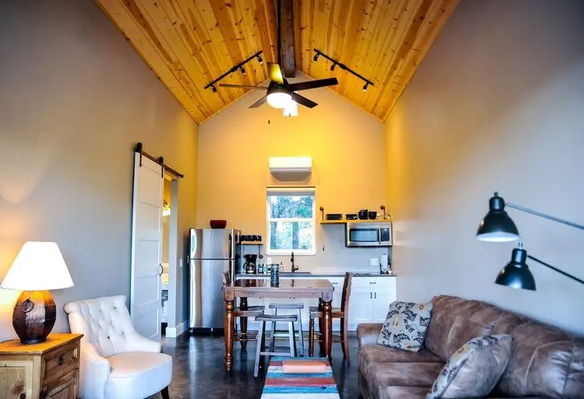 2ベッドルームハウス, Hill Country Casitas