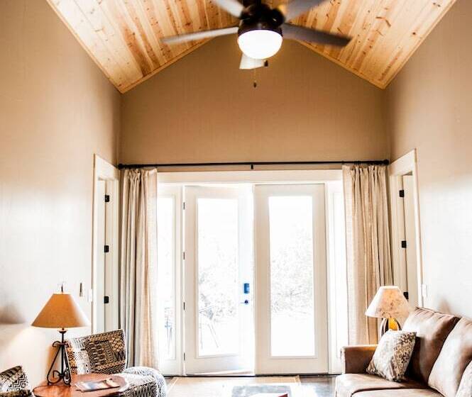 침실 2개 주택, Hill Country Casitas