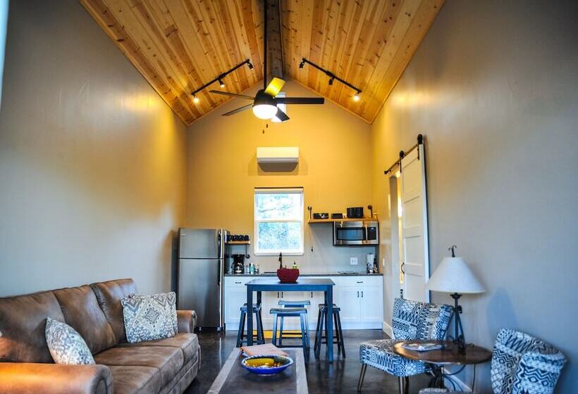 침실 2개 주택, Hill Country Casitas