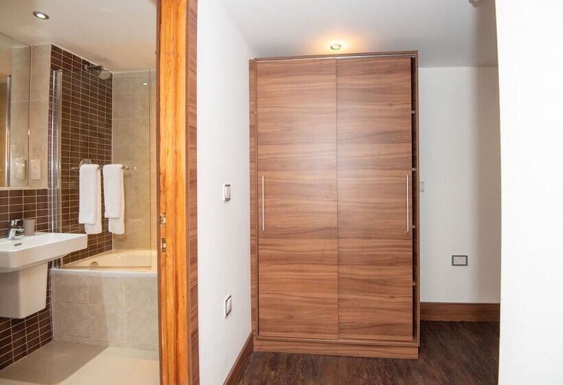 סוויטת סופריור, Livin  Serviced Apartments