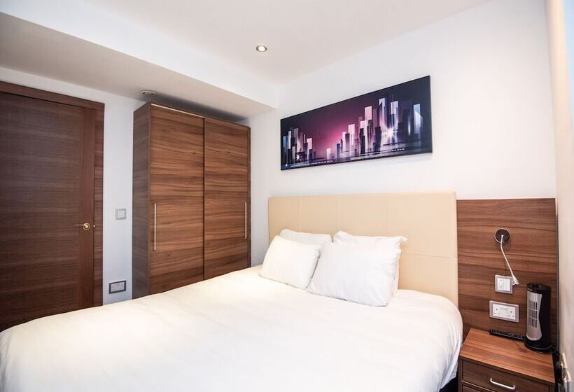 סוויטה דלוקס, Livin  Serviced Apartments