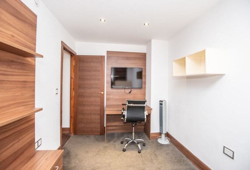 סוויטה דלוקס, Livin  Serviced Apartments