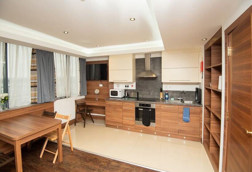 סוויטה דלוקס, Livin  Serviced Apartments