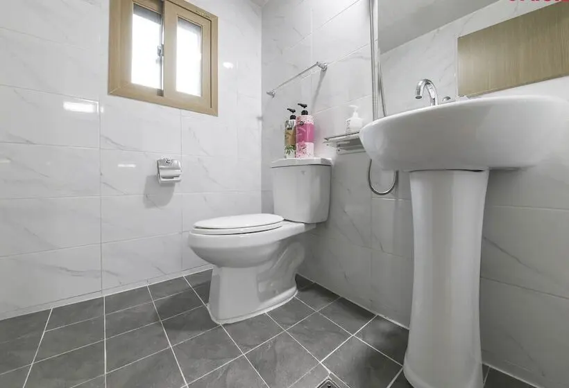اتاق استاندارد سه نفره, Seoul Station R Guesthouse