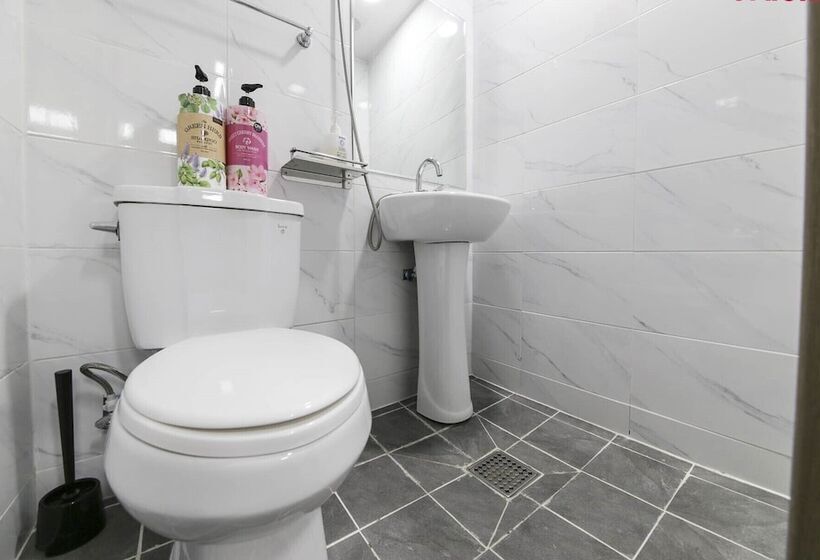 חדר סטנדרט לשלושה, Seoul Station R Guesthouse