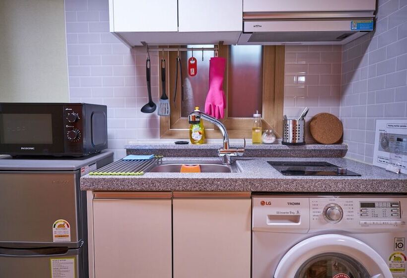 חדר סטנדרט לשלושה, Seoul Station R Guesthouse