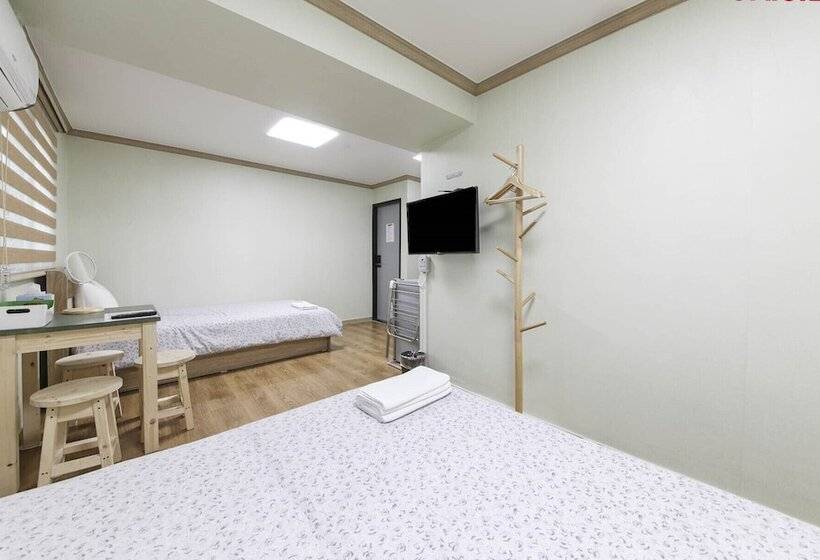חדר סטנדרט לשלושה, Seoul Station R Guesthouse