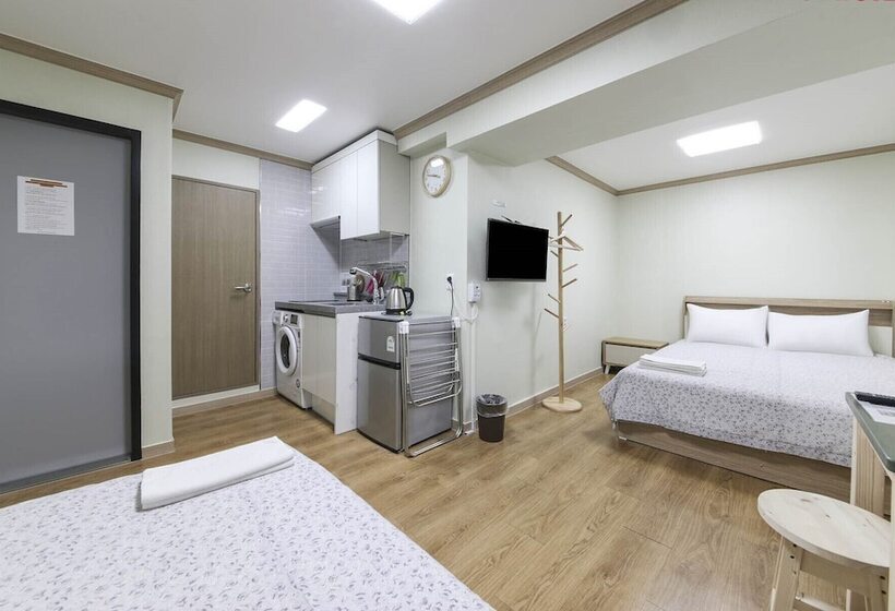 חדר סטנדרט לשלושה, Seoul Station R Guesthouse