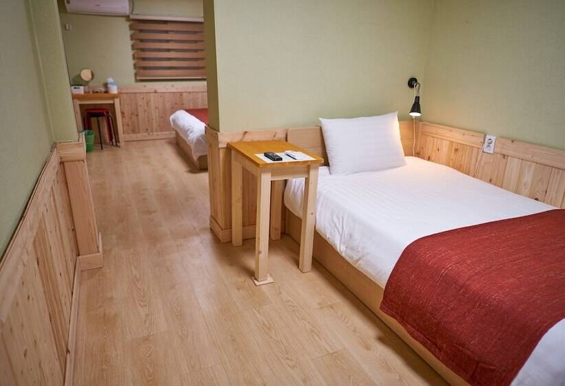 חדר סטנדרט לשלושה, Seoul Station R Guesthouse