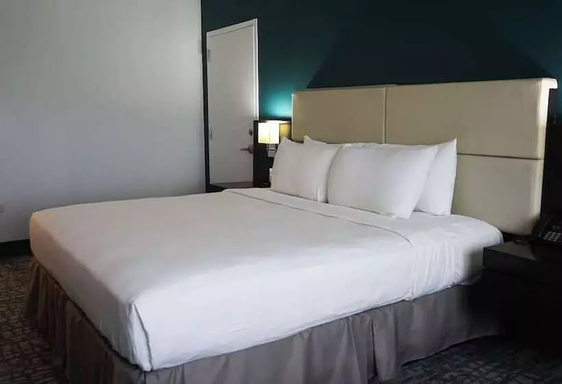 اتاق لوکس, Costa Bahia Hotel & Convention Center