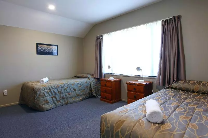 اتاق اجرایی, Adana Hiltonsa
