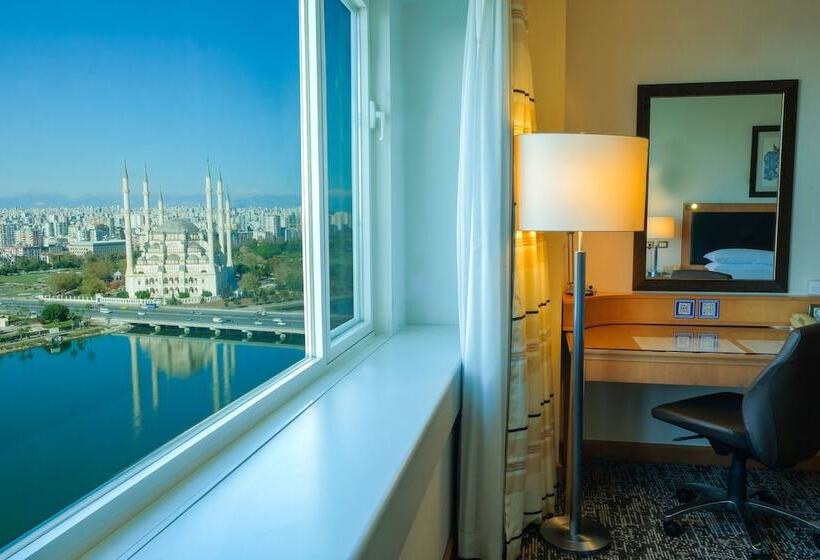 اتاق استاندارد با چشم‌انداز رودخانه, Adana Hiltonsa