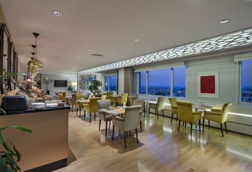 اتاق اجرایی, Adana Hiltonsa