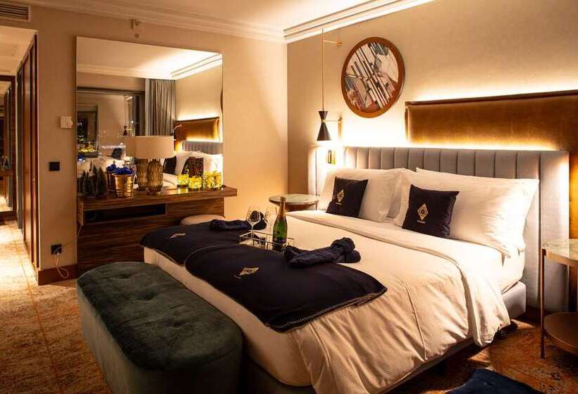 اتاق اجرایی با تخت بزرگ, Adana Hiltonsa