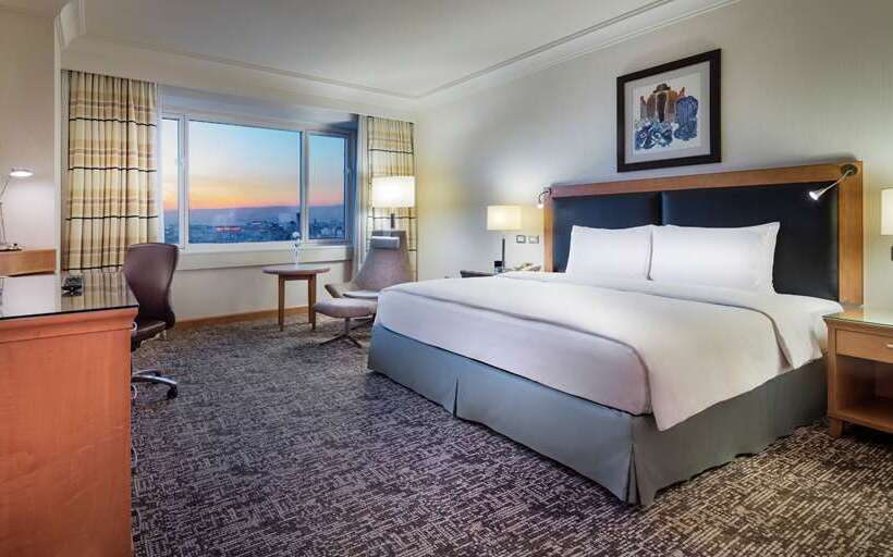 اتاق اجرایی با تخت بزرگ, Adana Hiltonsa