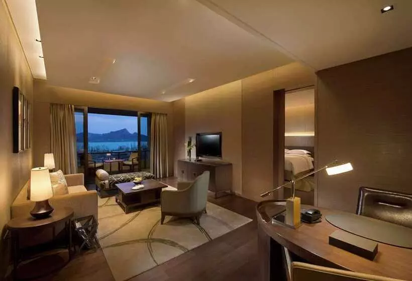 اتاق استاندارد با چشم‌انداز رودخانه, Adana Hiltonsa