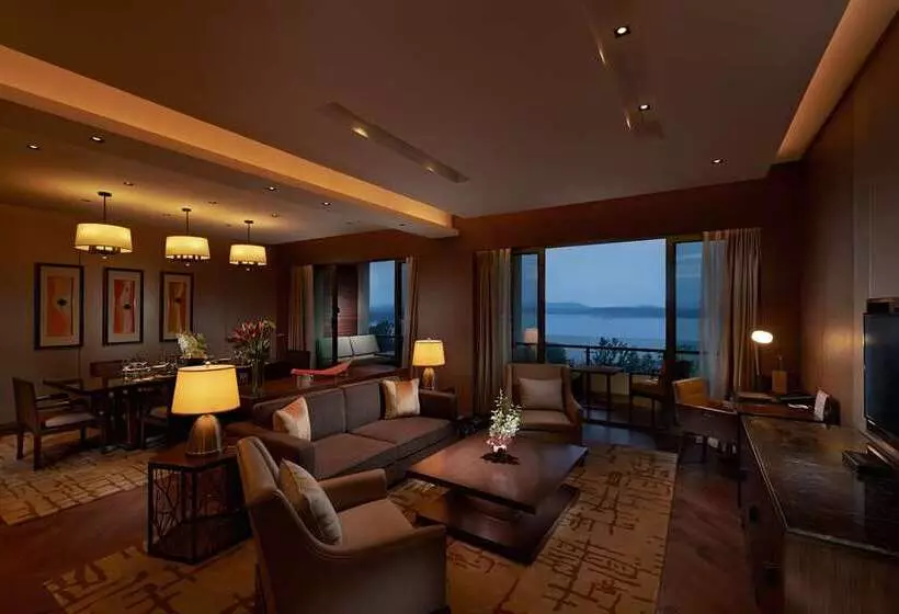 اتاق استاندارد با چشم‌انداز رودخانه, Adana Hiltonsa