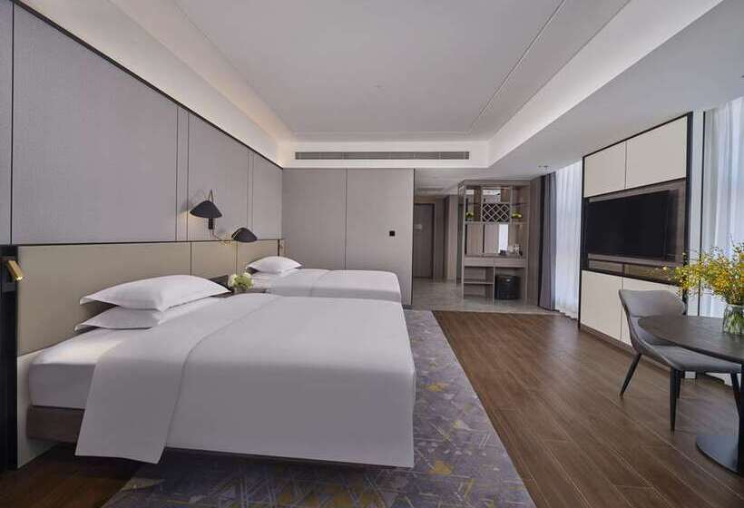 اتاق اجرایی, Adana Hiltonsa