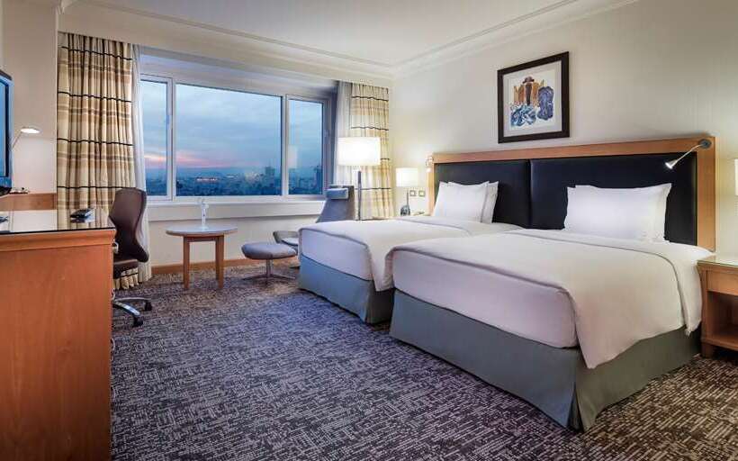 اتاق اجرایی, Adana Hiltonsa