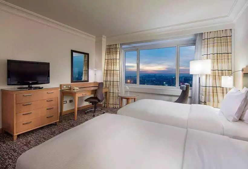 اتاق اجرایی, Adana Hiltonsa