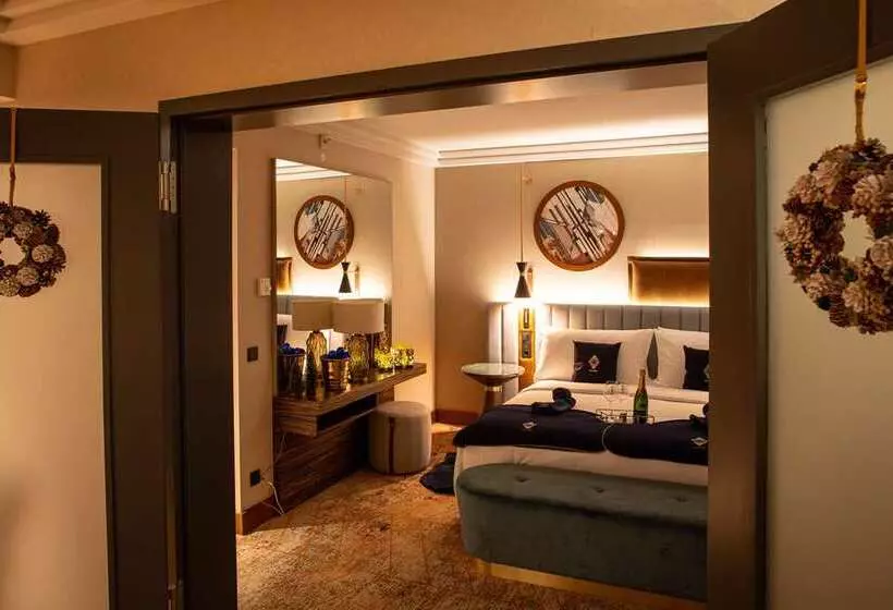 اتاق اجرایی با تخت بزرگ, Adana Hiltonsa