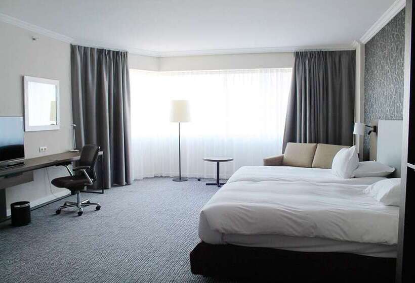 اتاق اجرایی, Adana Hiltonsa