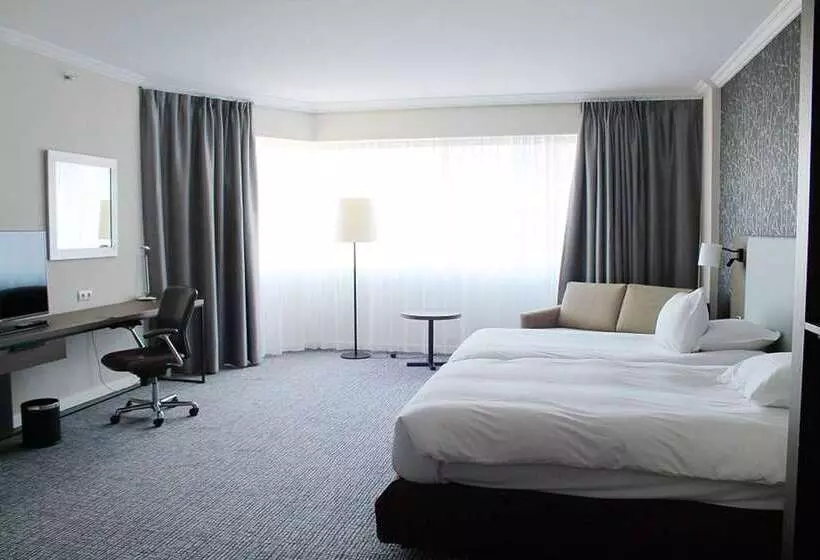 اتاق اجرایی, Adana Hiltonsa
