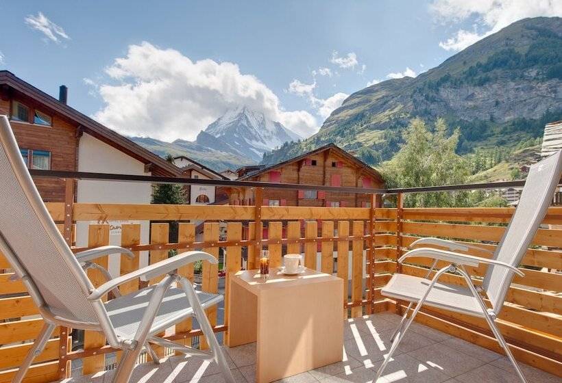 اتاق خانوادگی با چشمانداز کوه, Aristella Swissflair