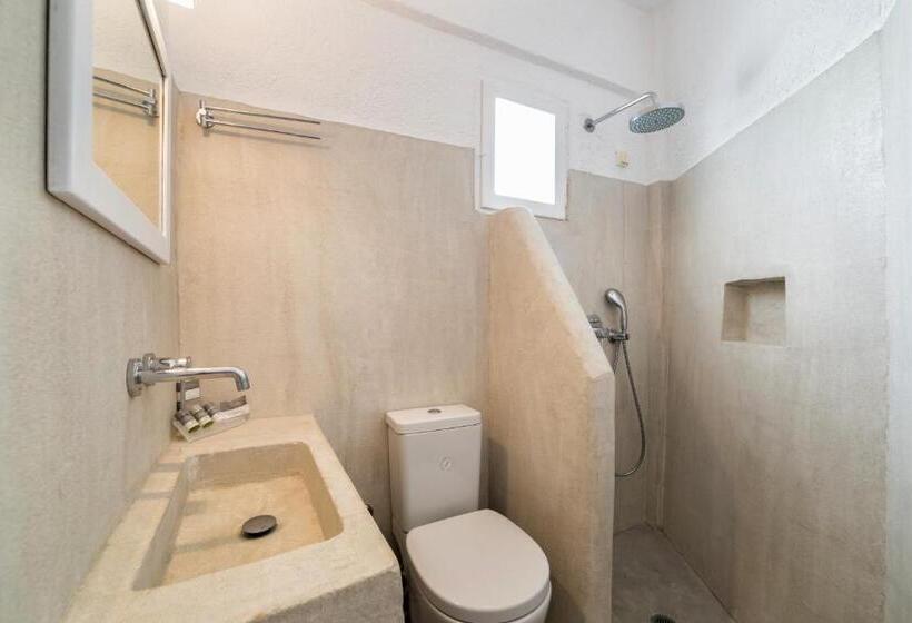 패밀리 룸, Artemis Suites