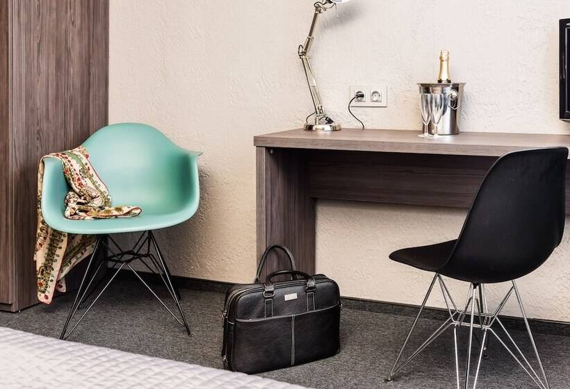 اتاق استاندارد یک نفره, The Brothers Karamazov