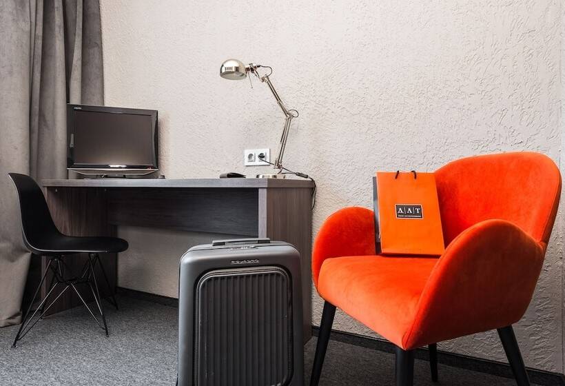 اتاق استاندارد یک نفره, The Brothers Karamazov