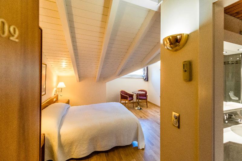 غرفة قياسية, Des Bains De Saillon