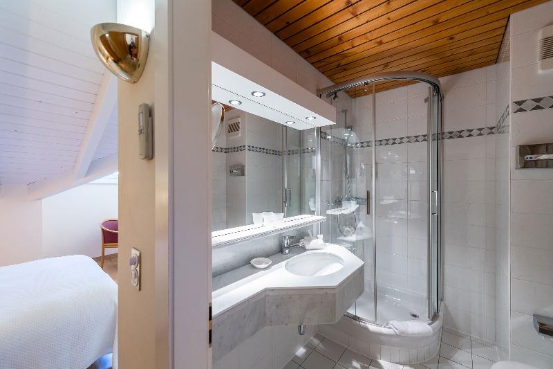 غرفة قياسية, Des Bains De Saillon