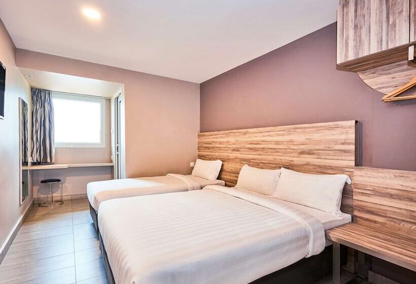 Superior Room, Ibis Budget Singapore Crystal