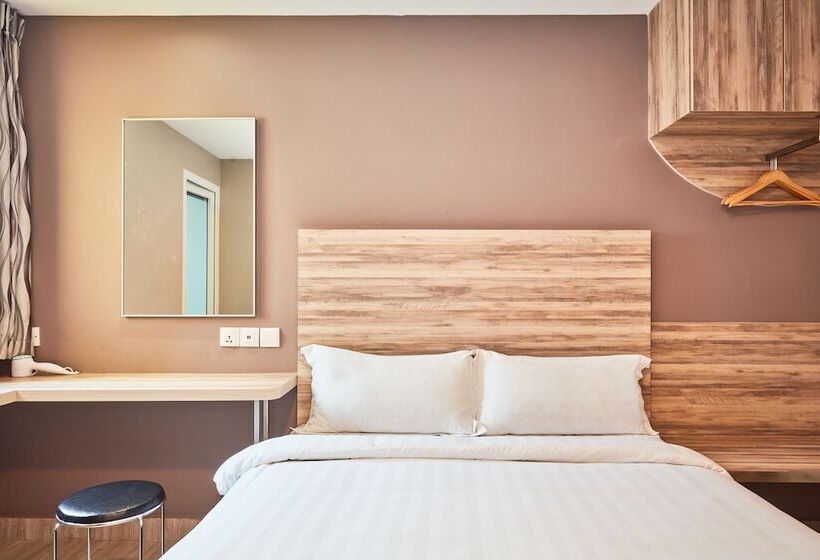 Superior Room, Ibis Budget Singapore Crystal