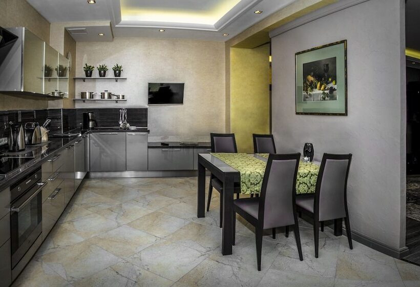 דירת שני חדרים, Intourist