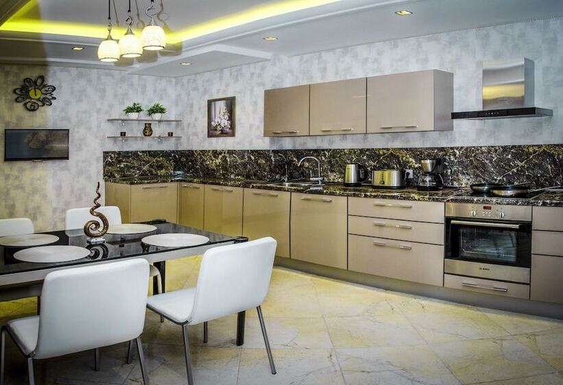 דירת שני חדרים, Intourist