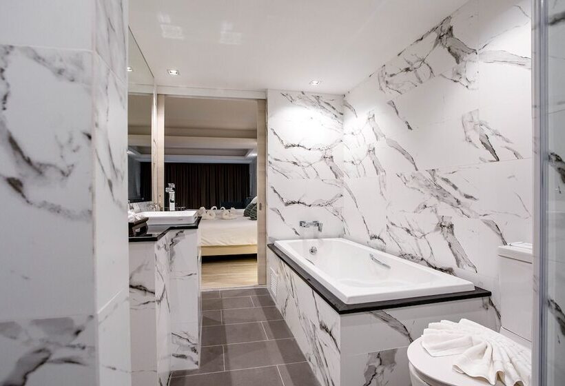 디럭스 패밀리 룸, Methavalai