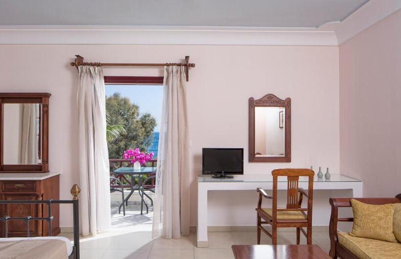 高级三人间, Veggera Beach