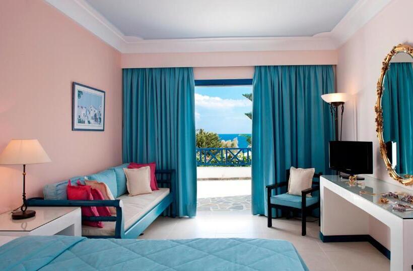 高级三人间, Veggera Beach